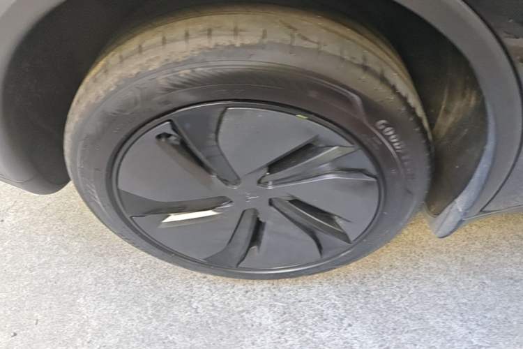 Used Tesla Model Y 2025 Rear-Wheel-Drive Version Right Rear Wheel Hub
