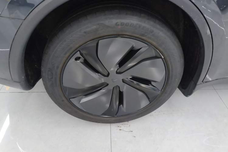 Used Tesla Model Y 2025 Rear-Wheel-Drive Version Right Rear Wheel Hub