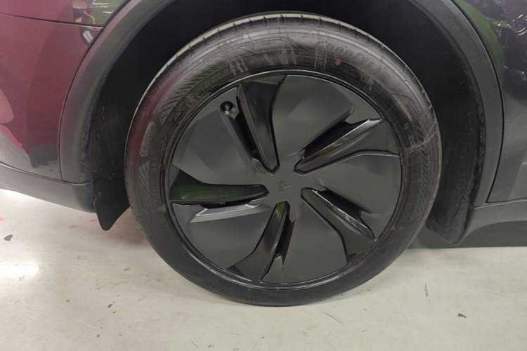 Used Tesla Model Y 2025 Rear-Wheel-Drive Version Right Rear Wheel Hub