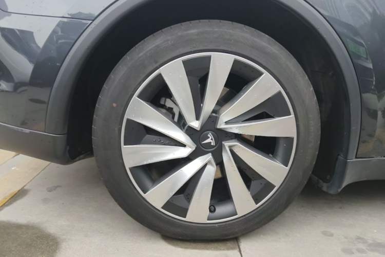 Used Tesla Model Y 2025 Rear-Wheel-Drive Version Right Rear Wheel Hub