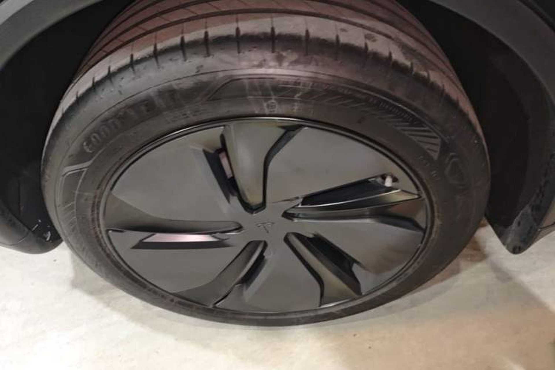Used Tesla Model Y 2025 Rear-Wheel-Drive Version Right Rear Wheel Hub