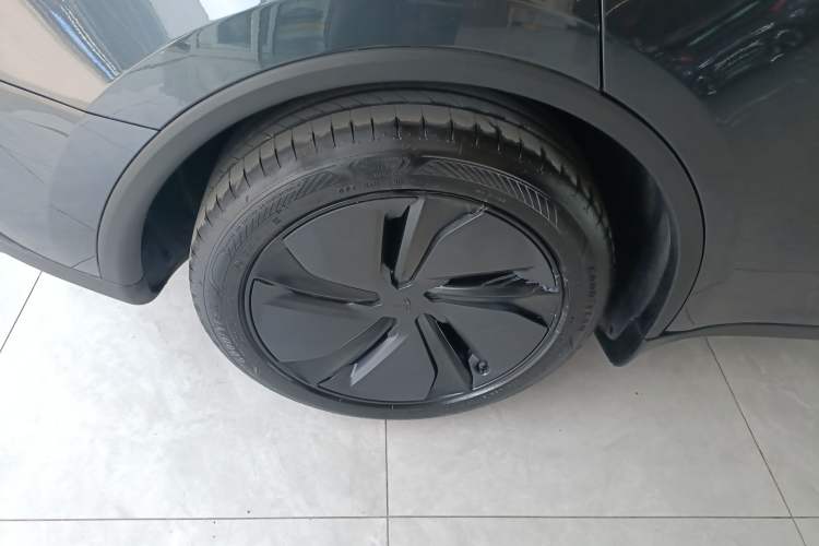 Used Tesla Model Y 2025 Rear-Wheel-Drive Version Right Rear Wheel Hub