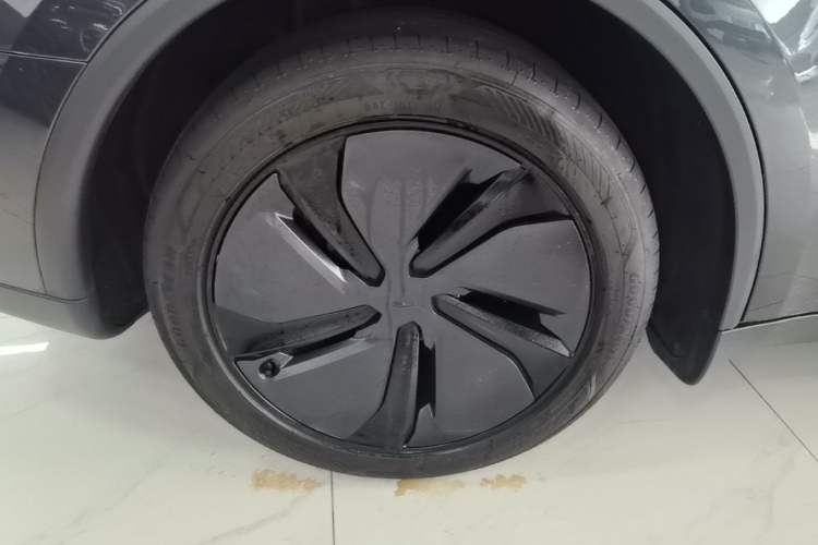 Used Tesla Model Y 2025 Rear-Wheel-Drive Version Right Rear Wheel Hub