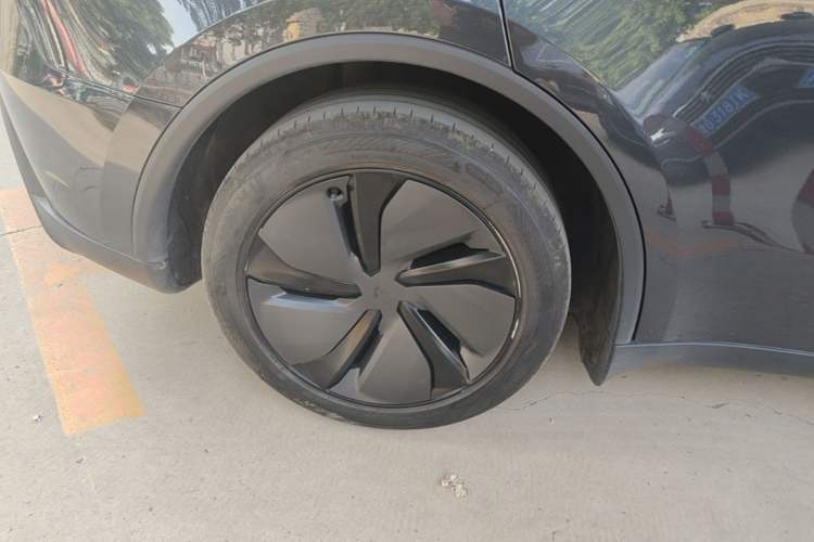 Used Tesla Model Y 2025 Rear-Wheel-Drive Version Right Rear Wheel Hub