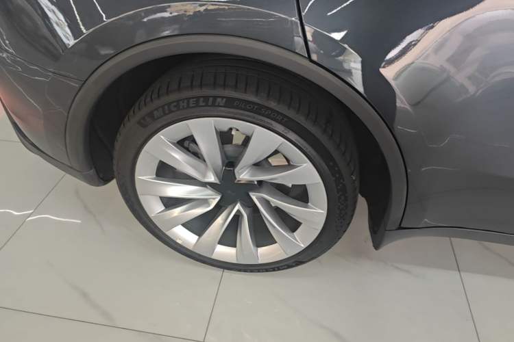 Used Tesla Model Y 2025 Rear-Wheel-Drive Version Right Rear Wheel Hub