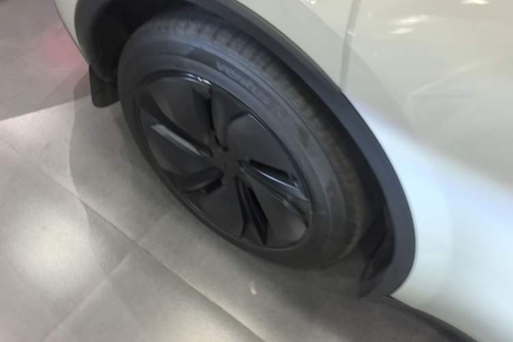 Used Tesla Model Y 2025 Rear-Wheel-Drive Version Right Rear Wheel Hub