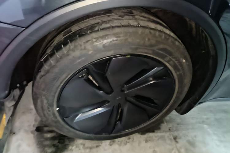 Used Tesla Model Y 2025 Rear-Wheel-Drive Version Right Rear Wheel Hub