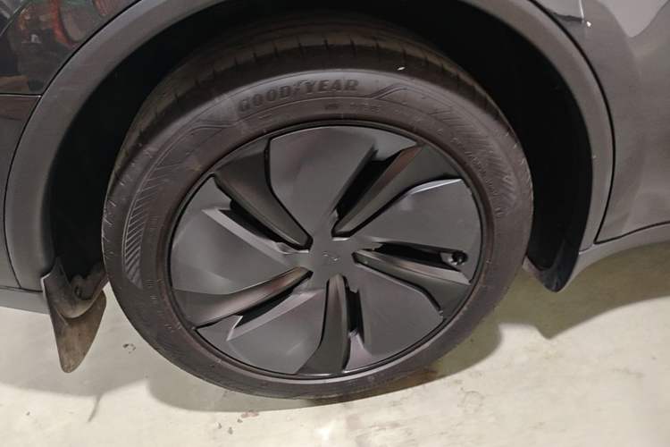 Used Tesla Model Y 2025 Rear-Wheel-Drive Version Right Rear Wheel Hub