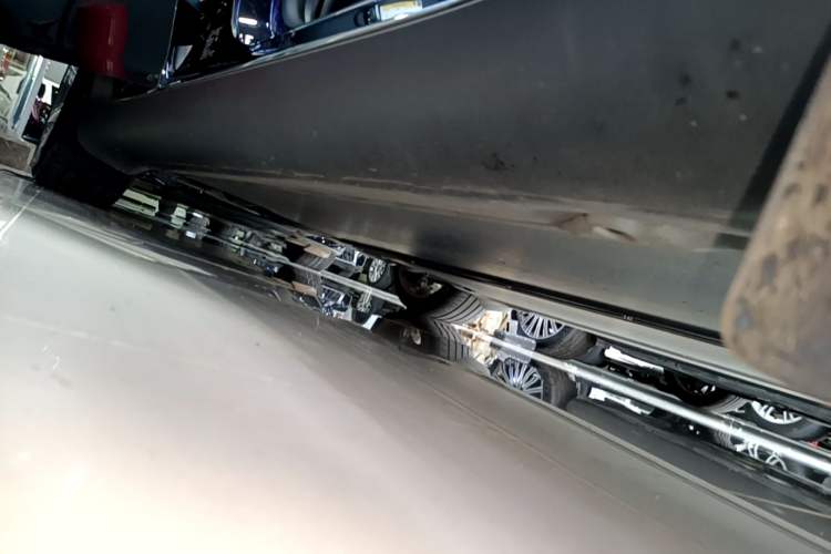 Used Tesla Model Y 2025 Rear-Wheel-Drive Version Right Side Sill