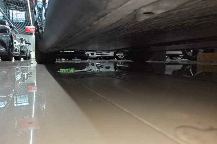 Used Tesla Model Y 2025 Rear-Wheel-Drive Version Right Side Sill