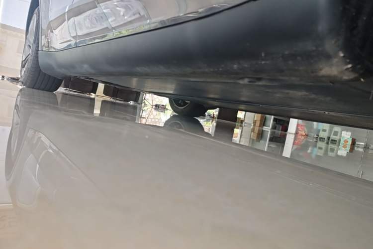 Used Tesla Model Y 2025 Long-Range All-Wheel Drive First Edition Right Side Sill