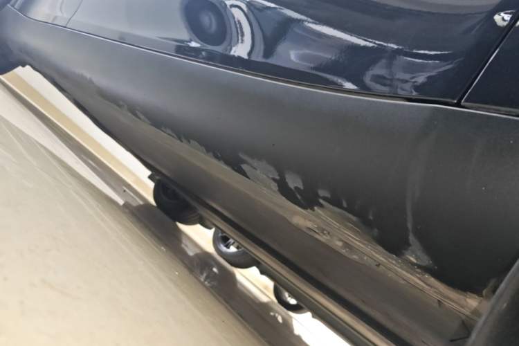 Used Tesla Model Y 2025 Long-Range All-Wheel-Drive Version Right Side Sill