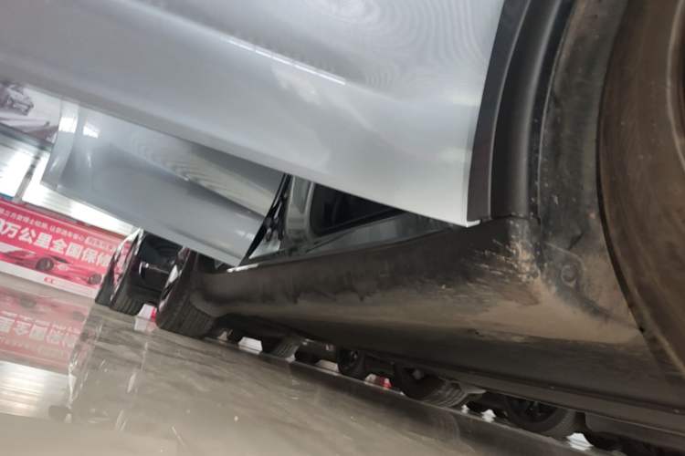 Used Tesla Model Y 2025 Rear-Wheel-Drive Version Right Side Sill