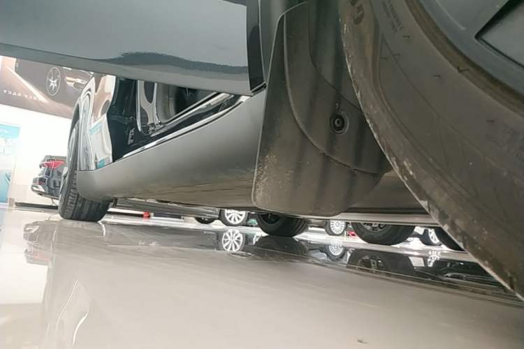 Used Tesla Model Y 2025 Rear-Wheel-Drive Version Right Side Sill
