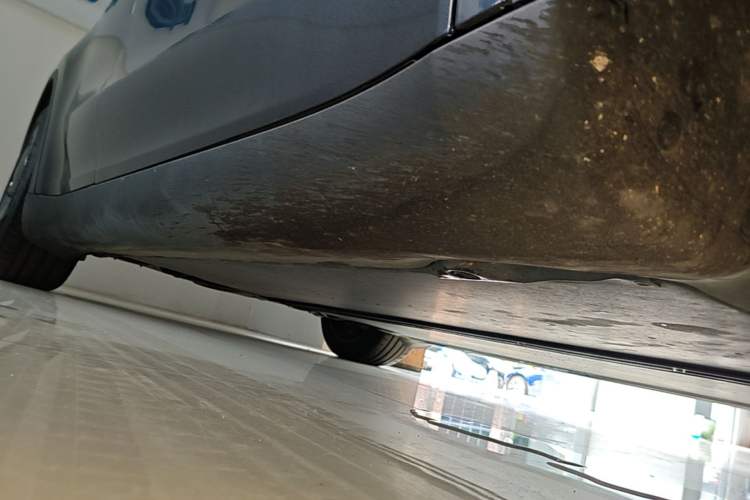 Used Tesla Model Y 2025 Long-Range All-Wheel-Drive Version Right Side Sill