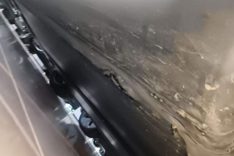 Used Tesla Model Y 2025 Long-Range All-Wheel-Drive Version Right Side Sill
