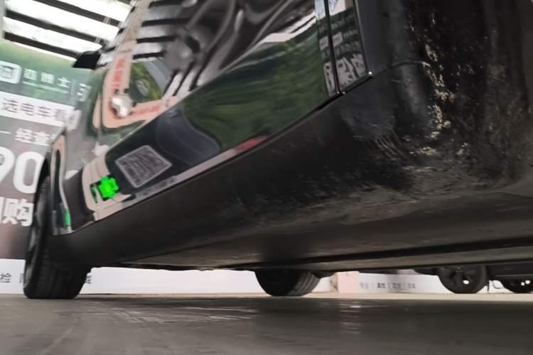 Used Tesla Model Y 2025 Long-Range All-Wheel Drive First Edition Right Side Sill