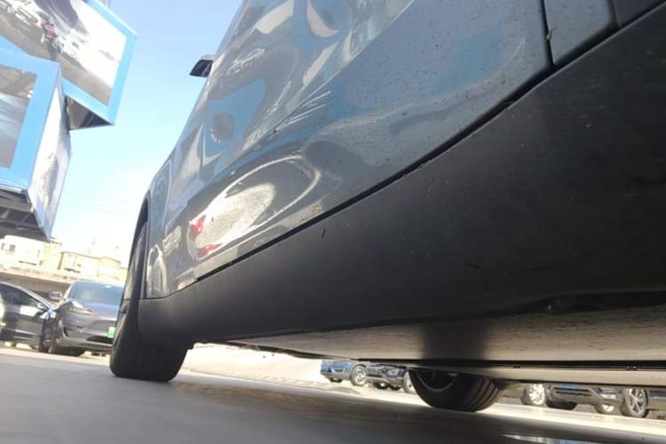 Used Tesla Model Y 2025 Rear-Wheel-Drive Version Right Side Sill