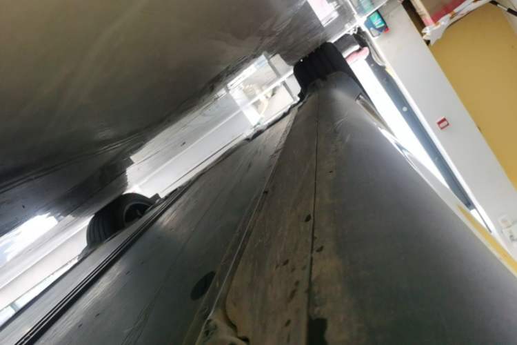 Used Tesla Model Y 2025 Rear-Wheel-Drive Version Right Side Sill