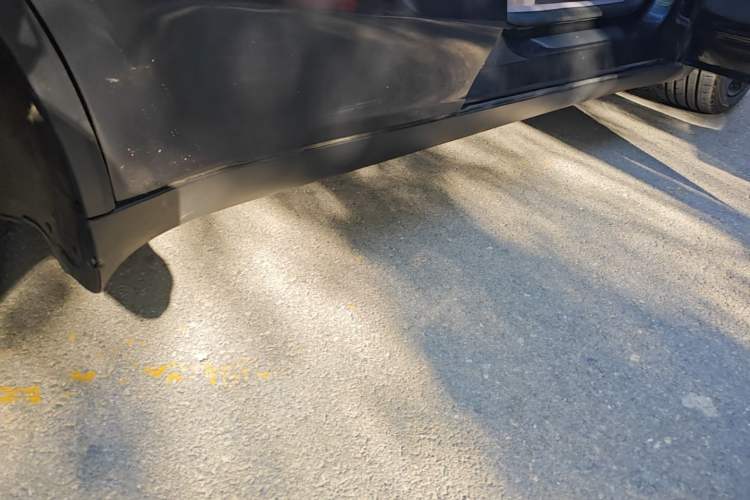 Used Tesla Model Y 2025 Long-Range All-Wheel-Drive Version Right Side Sill