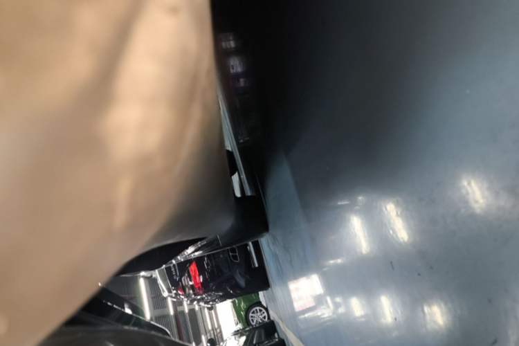 Used Tesla Model Y 2025 Rear-Wheel-Drive Version Right Side Sill