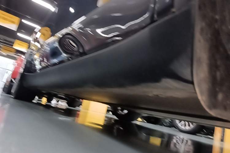 Used Tesla Model Y 2025 Long-Range All-Wheel-Drive Version Right Side Sill