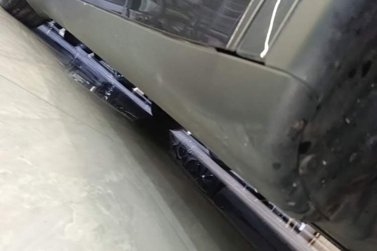 Used Tesla Model Y 2025 Rear-Wheel-Drive Version Right Side Sill