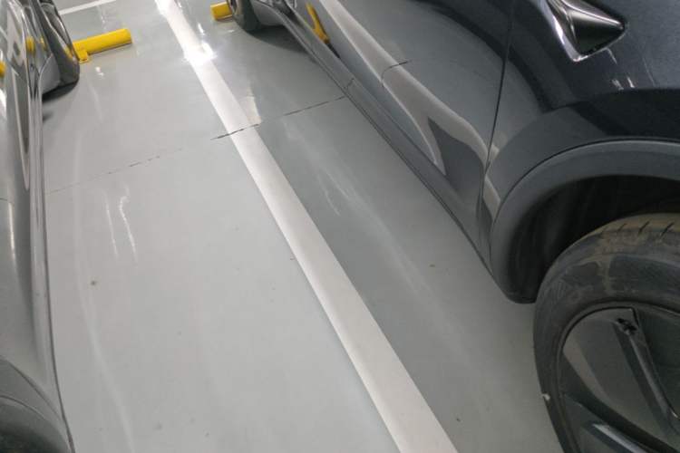Used Tesla Model Y 2025 Rear-Wheel-Drive Version Right Side Sill