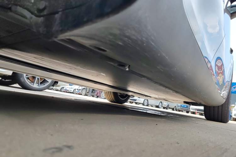 Used Tesla Model Y 2025 Rear-Wheel-Drive Version Right Side Sill