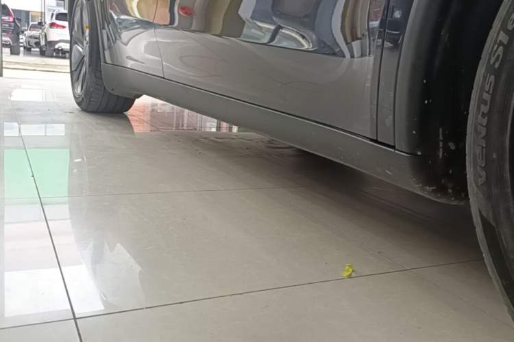 Used Tesla Model Y 2025 Long-Range All-Wheel Drive First Edition Right Side Sill