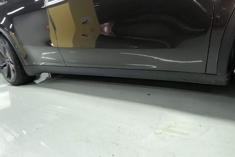 Used Tesla Model Y 2025 Long-Range All-Wheel Drive First Edition Right Side Sill