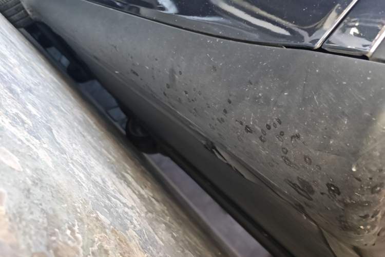 Used Tesla Model Y 2025 Long-Range All-Wheel Drive First Edition Right Side Sill
