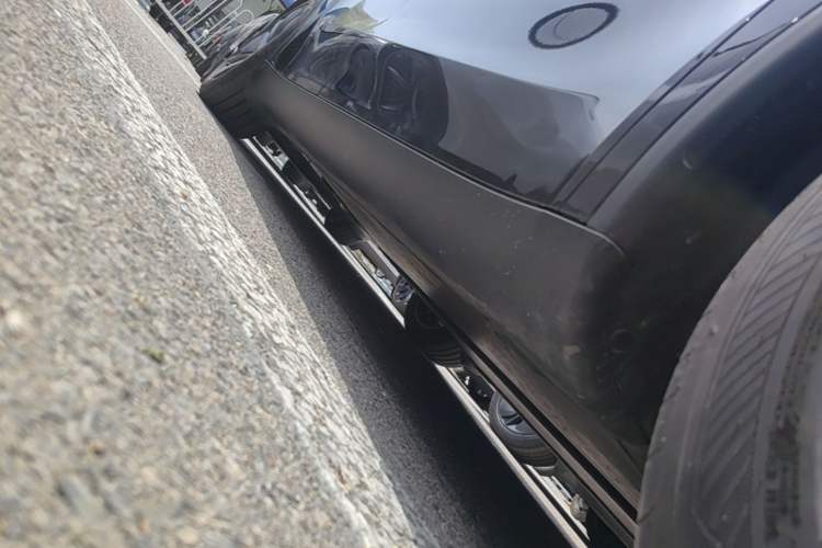Used Tesla Model Y 2025 Rear-Wheel-Drive Version Right Side Sill