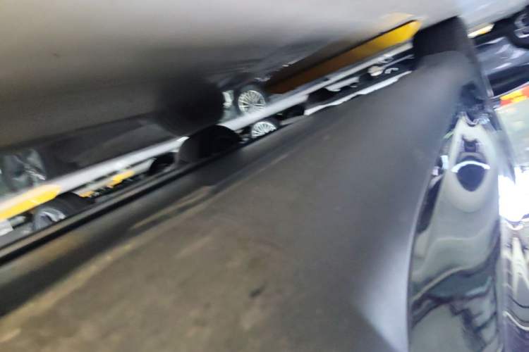 Used Tesla Model Y 2025 Rear-Wheel-Drive Version Right Side Sill