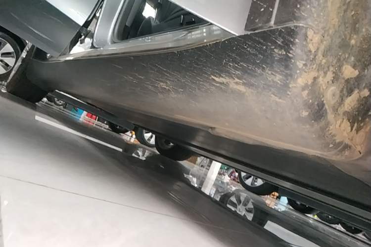 Used Tesla Model Y 2025 Rear-Wheel-Drive Version Right Side Sill