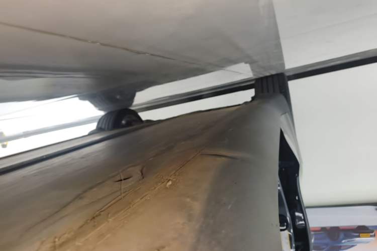 Used Tesla Model Y 2025 Long-Range All-Wheel-Drive Version Right Side Sill