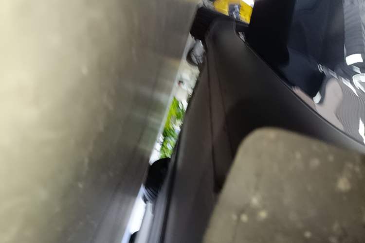 Used Tesla Model Y 2025 Rear-Wheel-Drive Version Right Side Sill