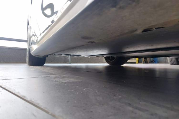 Used Tesla Model Y 2025 Long-Range All-Wheel Drive First Edition Right Side Sill