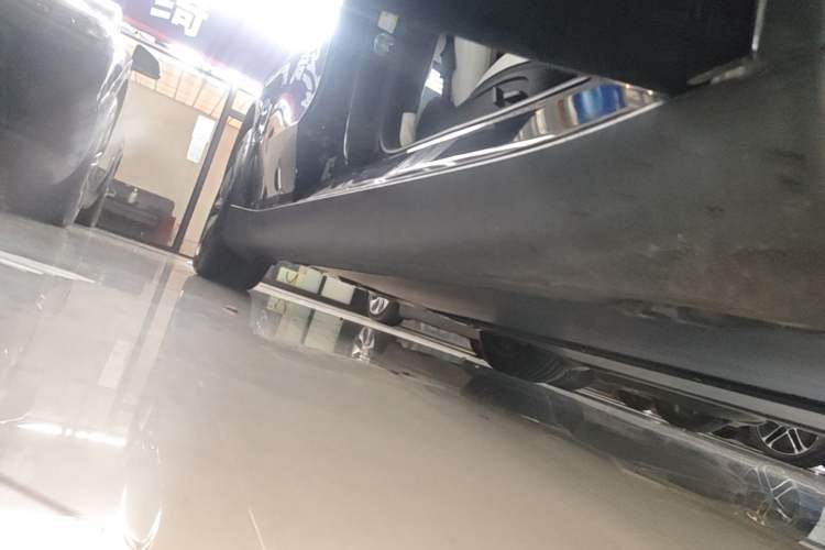 Used Tesla Model Y 2025 Long-Range All-Wheel Drive First Edition Right Side Sill