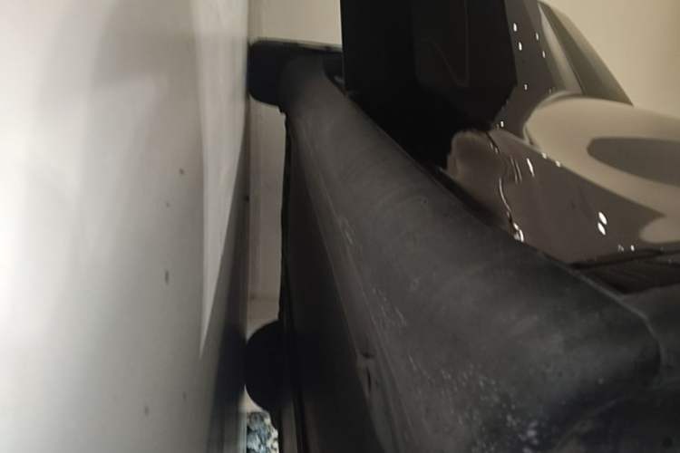 Used Tesla Model Y 2025 Long-Range All-Wheel Drive First Edition Right Side Sill