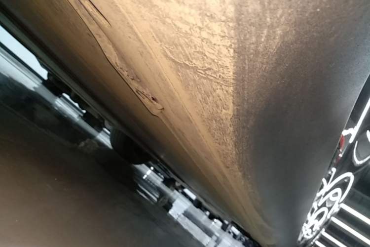 Used Tesla Model Y 2025 Rear-Wheel Drive First Edition Right Side Sill