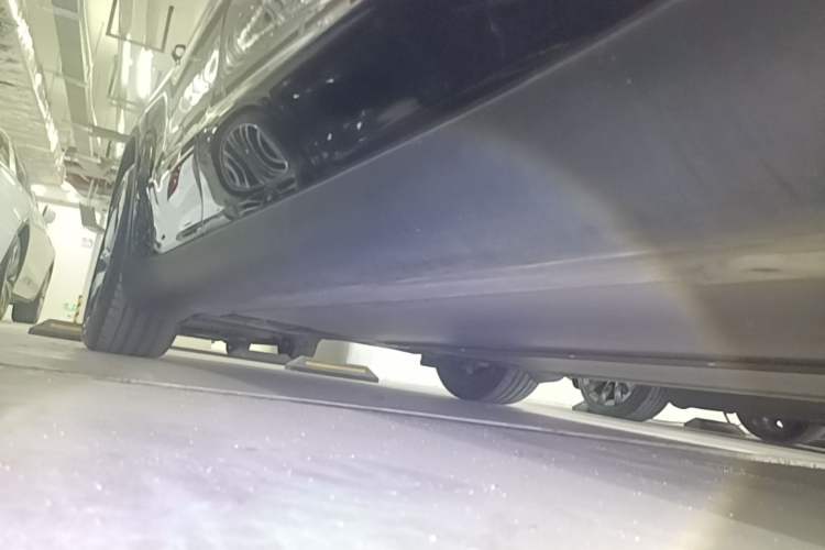 Used Tesla Model Y 2025 Long-Range All-Wheel Drive First Edition Right Side Sill