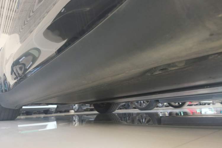 Used Tesla Model Y 2025 Updated Version Long-Range All-Wheel Drive Right Side Sill