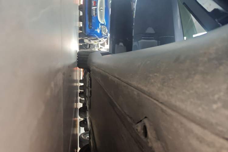 Used Tesla Model Y 2025 Rear-Wheel-Drive Version Right Side Sill