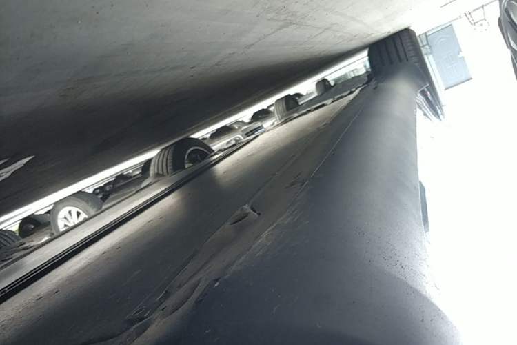 Used Tesla Model Y 2025 Long-Range All-Wheel-Drive Version Right Side Sill