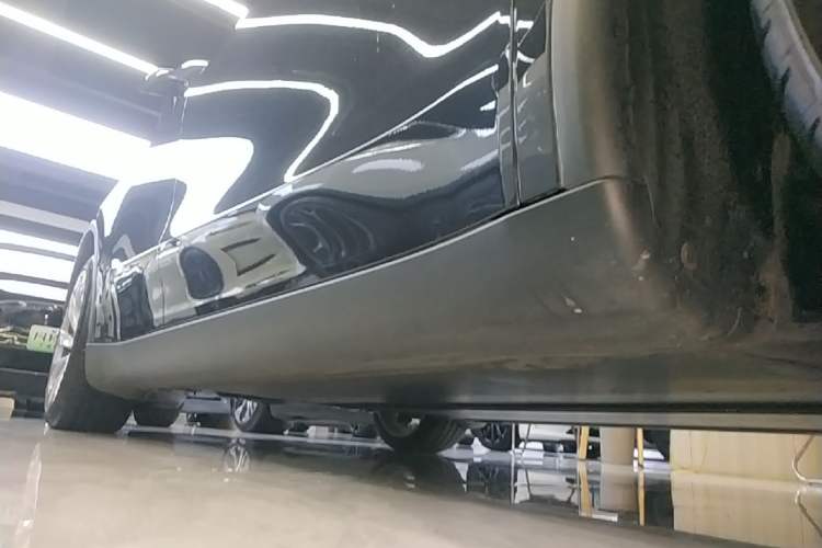 Used Tesla Model Y 2025 Rear-Wheel-Drive Version Right Side Sill