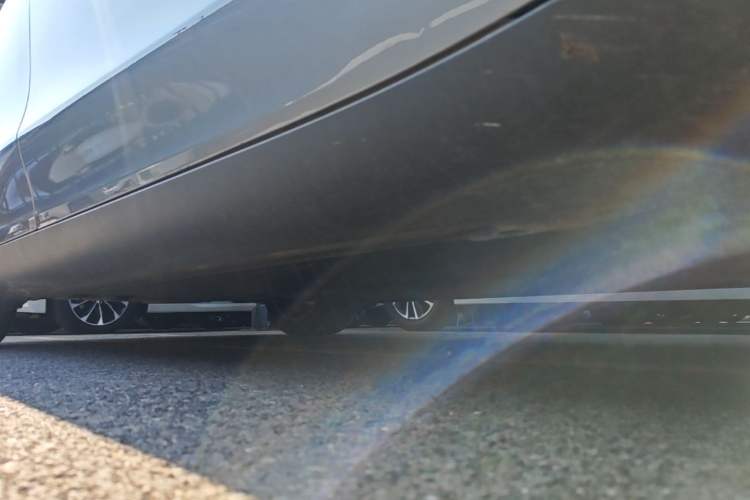 Used Tesla Model Y 2025 Rear-Wheel-Drive Version Right Side Sill