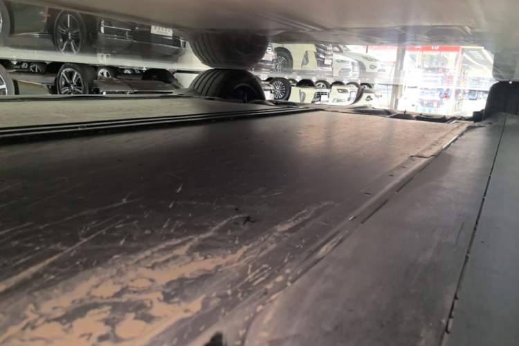 Used Tesla Model Y 2025 Rear-Wheel-Drive Version Right Side Sill