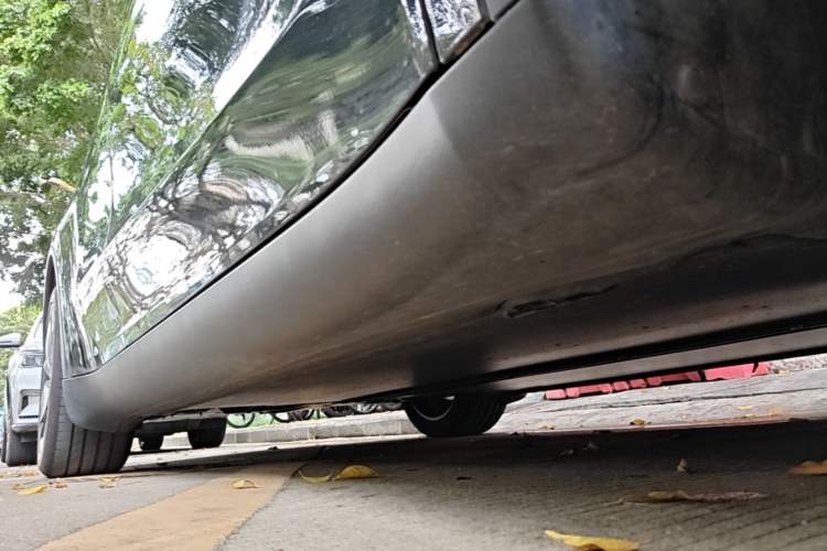 Used Tesla Model Y 2025 Rear-Wheel-Drive Version Right Side Sill