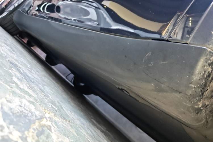 Used Tesla Model Y 2025 Long-Range All-Wheel Drive First Edition Right Side Sill